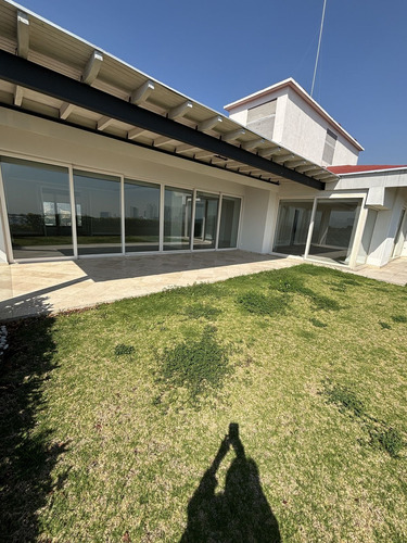Ph En Venta Y Renta En Dos Niveles Con Terraza En Encinares