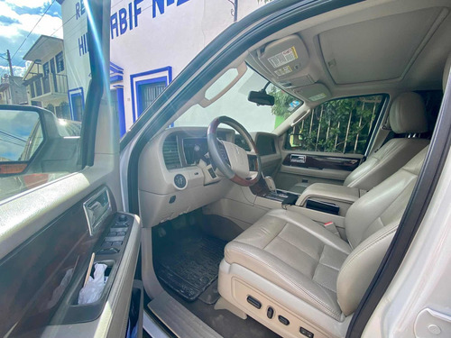 Imagen 7 de 12 de Lincoln Navigator 2013 5.4 L 4x2 Mt