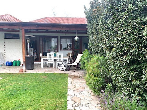 Casa En Venta De 3 Dorm. En Ñuñoa