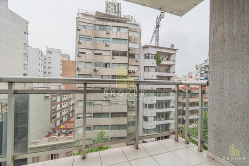 Venta De Apartamento 2 Dormitorios Y 1 Baño Y Garage - Tres Cruces. Montevideo Uruguay.