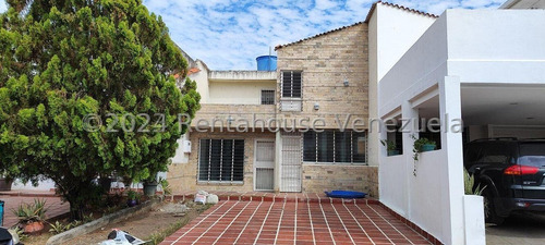 María Valera Vende Bella Casa Al Este De Barquisimeto,