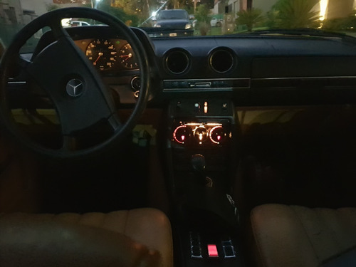 Mercedes Benz 230 E W123