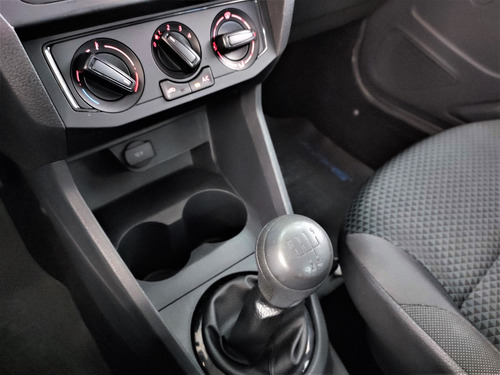 Imagem 13 de 18 de Volkswagen Voyage 2018 1.6 Msi Totalflex Trendline 37mil Km