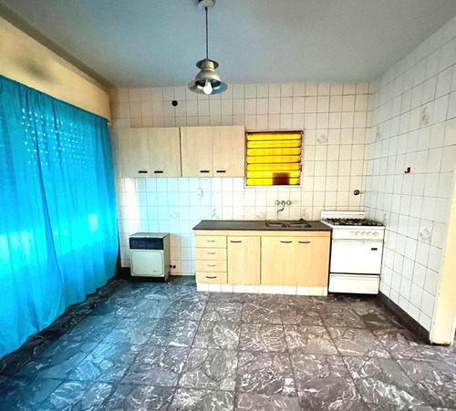 Imagen 9 de 12 de Casa En Zona Comercial!! Excelente Ubicacion.- 10 Mts De Frente Sobre Avenida Peron