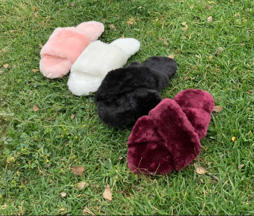 Pantufla De Peluche Color Blanco Para Dama (Usado)