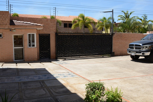 Townhouse En Manantial Amoblado