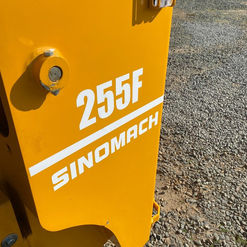 Imagen 15 de 17 de Minicargadora Con Zanjadora 50hp Sinomach 255f Cabinada Aa