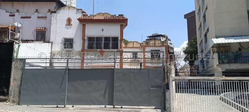 Casa Comercial En Venta, Urb. Los Caobos