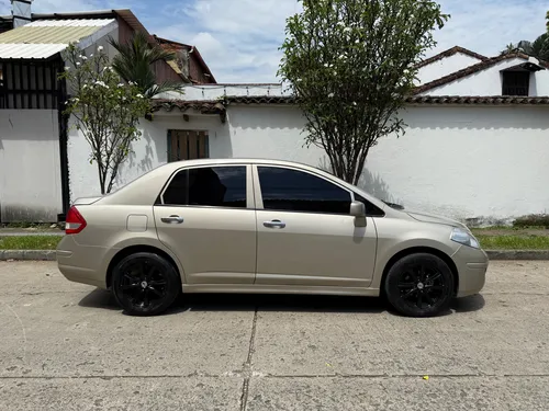 Nissan Tiida Mío Automático Cuero 2012