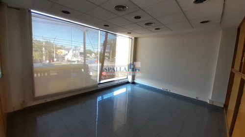 Alquiler Edificio Con Oficinas, Centro De Pilar A Metros De Panamericana Km 53