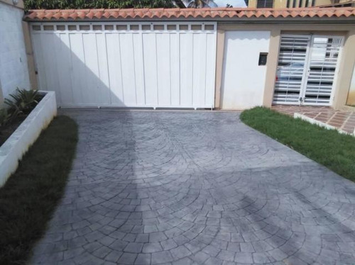 Imagen 7 de 30 de Casa En Venta En Colinas De Santa Rosa Este De Barquisimeto Lara, (0.4.2.4.5.9.3.7.5.4.2)/ Código: 21-11609, Rent-a-house Centro Occidente Mls, Cuenta Con 5 Habitaciones, 7 Baños, 626 Mts2