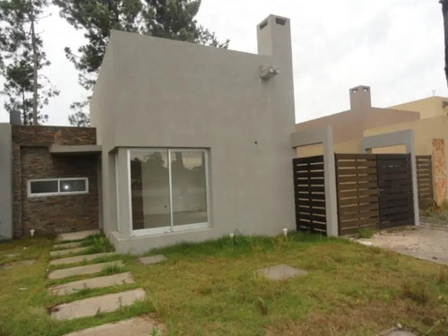 Imagen 1 de 12 de Venta Casa 3 Dormitorios El Pinar A Estrenar