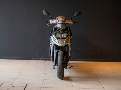 Imagen 3 de 24 de Scooter Aprilia Sr 160 Gris - Financiamiento En Cuotas