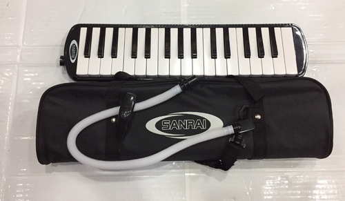 Imagen 1 de 8 de Flauta Melodica 32 Teclas Sanrai Negra Funda Accesorios