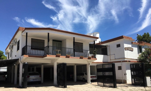 Excelente Hosteria Con La Mejor Ubicación Piscina Y Cocheras