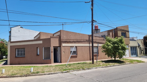 Venta Casa De 4/5 Dormitorios Con Patio Y Cochera