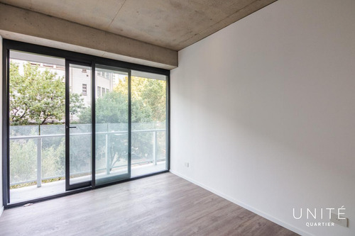 Tres Ambientes En Venta En El Piso 6 Con Cochera. Quartier Del Bajo. Torre 2