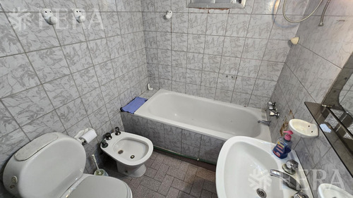 Venta Casa De 4 Ambientes Con Cochera En Bernal Oeste