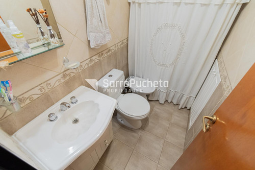 Venta Triplex 5 Ambientes Con Patio Y Cochera En Castelar.
