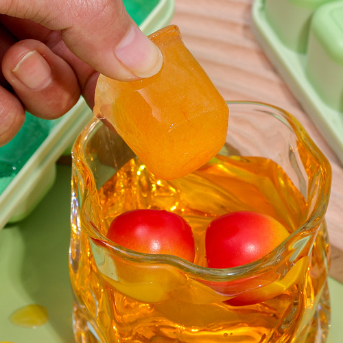 Molde Para Hacer Hielo De 8 Rejillas Con Tapa, De Silicona,