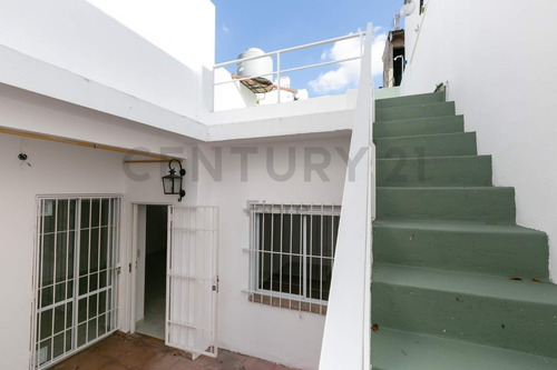 Venta Ph 2 Ambientes Con Patio, Terraza Y Parrilla Propia. Barracas