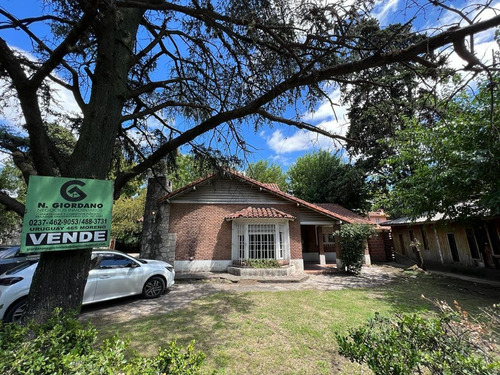 Imagen 2 de 13 de En Venta Y Alquiler (solo Comercial) | Hermosa Propiedad En Moreno Sobre Av. Libertador Al 1100 | Amplios Espacios | Parque |
