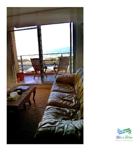 Vendo Apartamento De 2 Dormitorios Enedificio Con Servicios Con Vista Al Mar, Punta Del Este.
