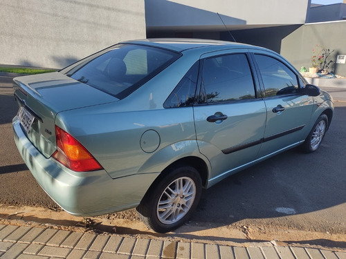Imagem 3 de 5 de Ford Focus Sedan 2.0 Manual 2001