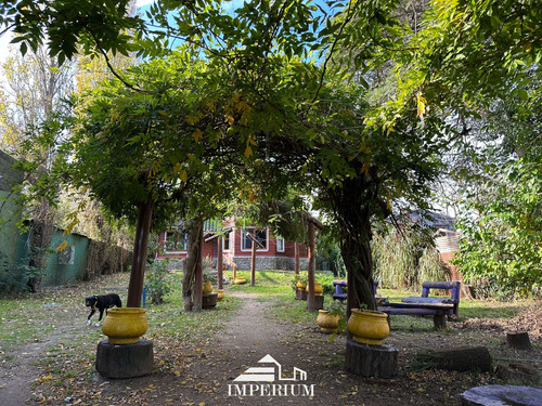 Hermosa Cabaña Con Gran Terreno En Avenida Lezica
