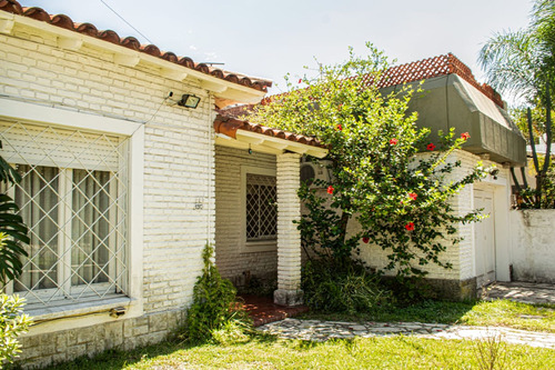 Casa 3 Habitaciones En Venta En Caseros Con Pileta