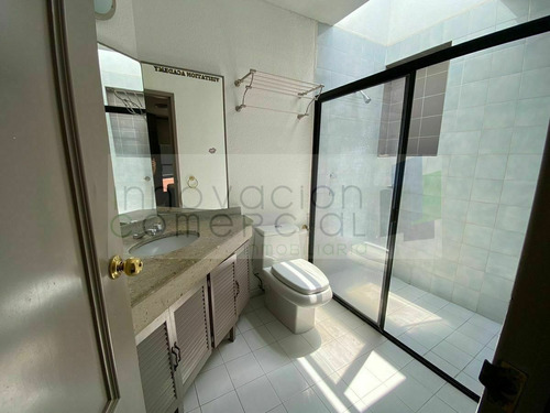 Jurica, Casa De Un Nivel En Venta Con Terraza, Jacuzzi Y Más