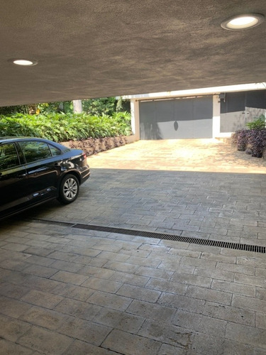 Venta Hermosa Residencia En San Gonzalo, Zapopan, Jalisco En San Gonzalo