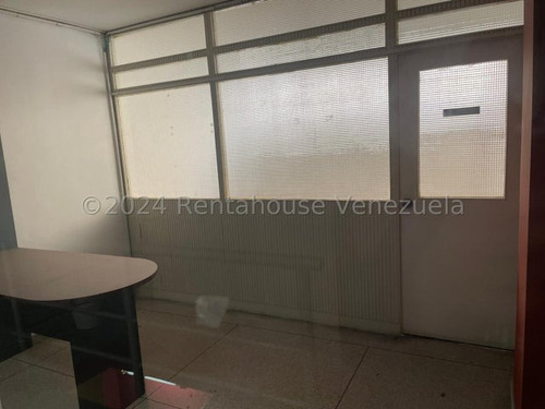 Local Comercial A Pie De Calle En Av. Rómulo Gallegos Del Marqués 24-25892 Cs