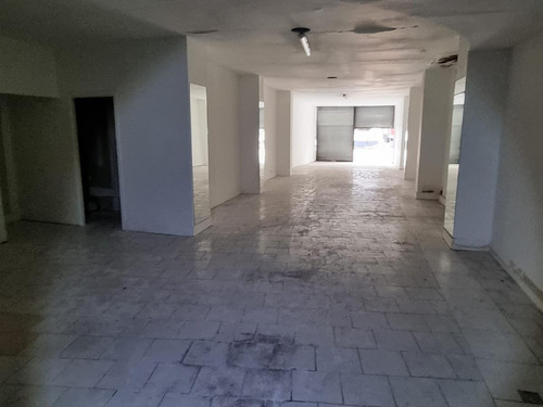 Imagen 3 de 8 de Local -local, 8 De Octubre Y Serrato, 5 Mts De Frente, 230 M2 !!