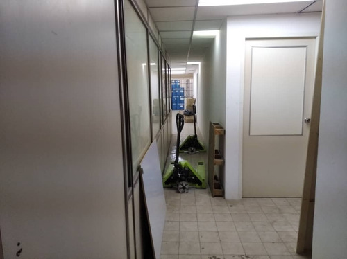 Imagen 3 de 15 de Oficina O Local (puede Ser Utilizado A Gusto Personal) En Alquiler Ubicado En Boleita