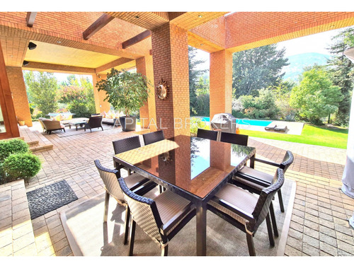 Impresionante Casa En Exclusivo Condominio (js)