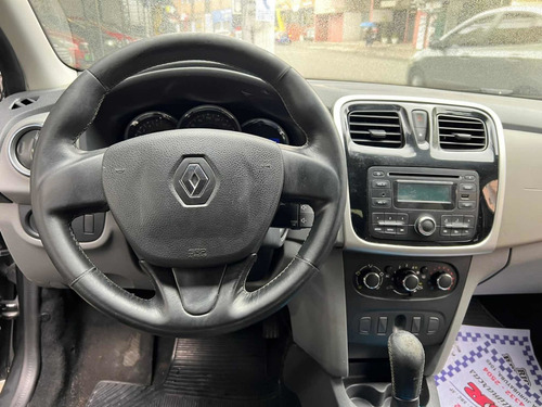 Imagem 10 de 12 de Renault Logan 2015 1.0 16v Expression Hi-flex 4p