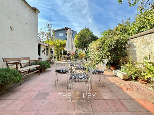 Casa En Venta De 4 Dorm. En Providencia