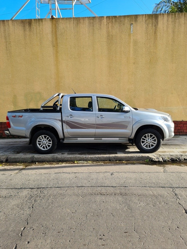 Imagen 7 de 11 de Toyota Hilux 3.0 Cd Srv Cuero 4x4 5at - A4 2015