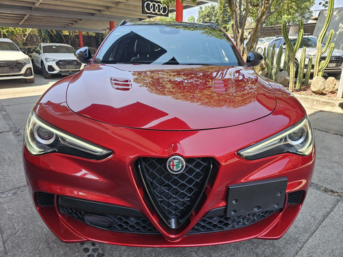 Alfa Romeo Stelvio 2.9L Quadrifoglio Verde V6 Bi-Turbo At