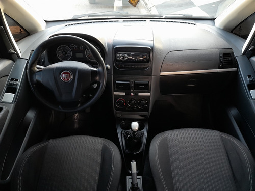 Imagem 10 de 15 de Fiat Idea Essence 1.6