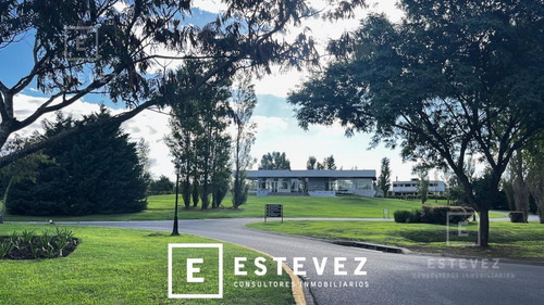 Casa En Venta Frente A La Plaza De Juegos, 3 Dormitorios. Barrio Cerrado San Matias, Escobar