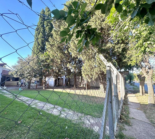 Casa Quinta Con Lote 4 Ambientes Con Amplio Parque Ezpeleta