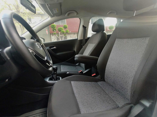 Imagen 10 de 15 de Volkswagen Polo 2019 1.6 L4 Sound Mt