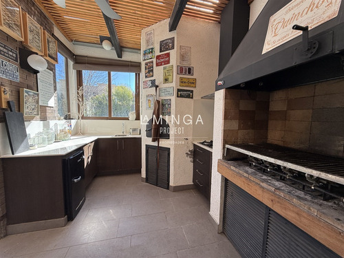 Casa En Venta De 6 Dorm. En Lo Barnechea