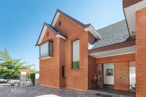 Casa Sn Carlos De Apoquindo,condominio 5 Dorm, 4 Baños, Serv
