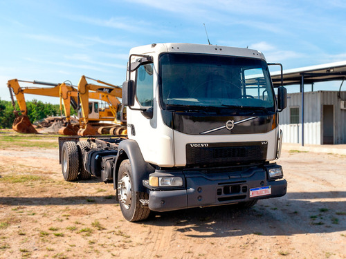 Caminhão Volvo Vm270