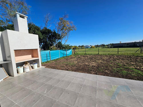 Casa En Venta 4 Ambientes - Barrio Cerrado Santa Elisa - Pilar Del Este -