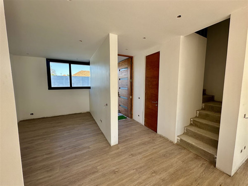 Casa En Venta De 3 Dorm. En Las Condes