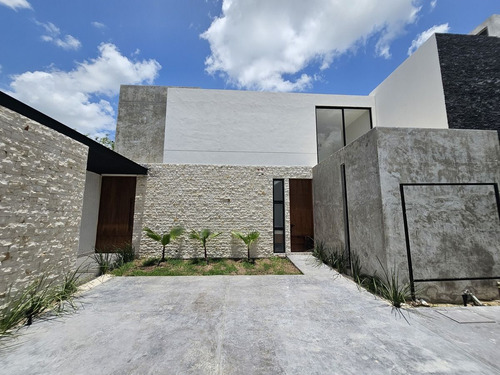 Casa En Venta En Privada Residencial Alura, Cholul.